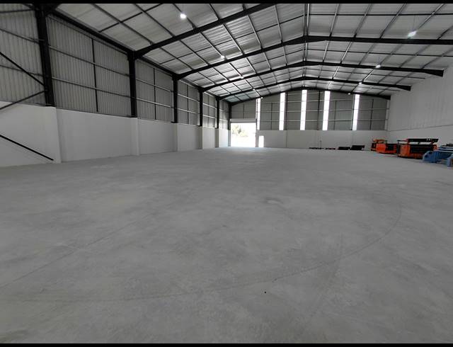 1,050M² WAREHOUSE TO LET IN CLAYVILLE